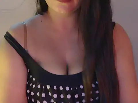 Snapshot of diva-22 chatting on 11/10/25, 04:23 diva-22 online show from 11/10/25, 04:23