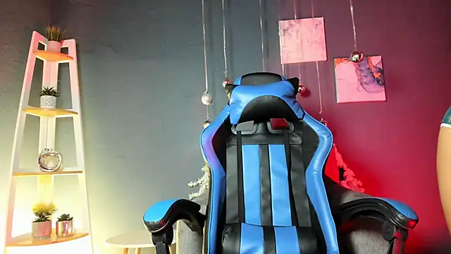 Cami  Smiith online show from 12/14/24, 03:17