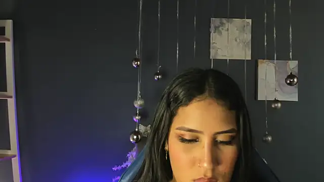 Cami  Smiith online show from 12/03/24, 02:33