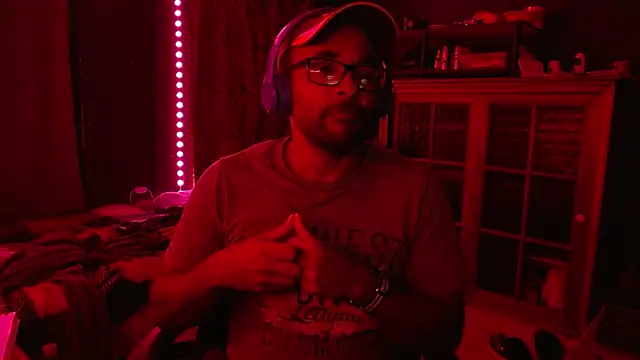 Snapshot of _______the chatting on 12/19/25, 02:37 the online show from 12/19/25, 02:37