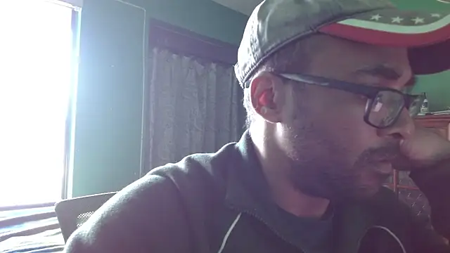 Snapshot of _______the chatting on 12/16/25, 04:44 the online show from 12/16/25, 04:44