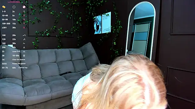 LinaCristonsen online show from 02/25/25, 05:19