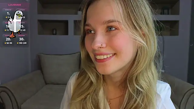 LinaCristonsen online show from 11/23/25, 03:44