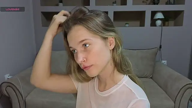 LinaCristonsen online show from 09/10/25, 05:23