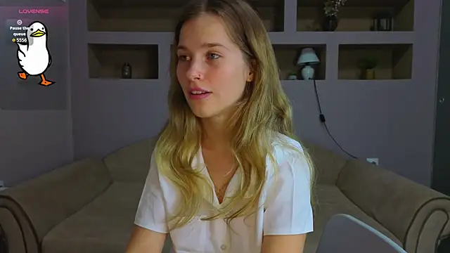 LinaCristonsen online show from 10/26/25, 03:34