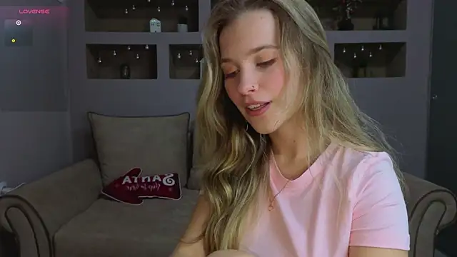 LinaCristonsen online show from 12/05/25, 04:38