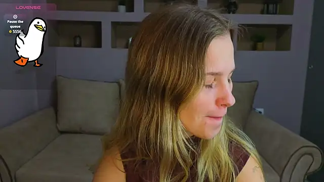 LinaCristonsen online show from 10/09/25, 04:51