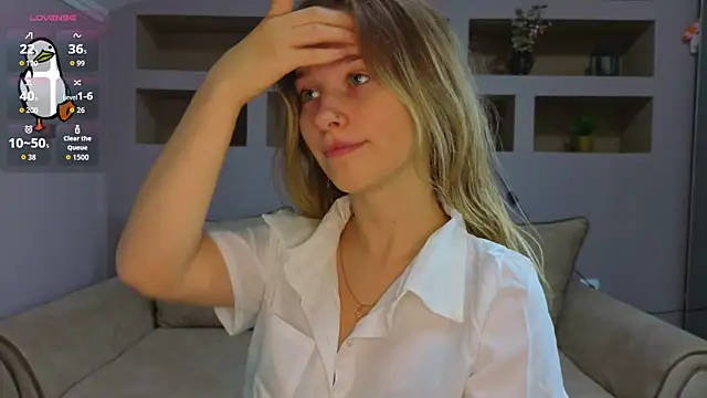 LinaCristonsen online show from 10/30/25, 04:15