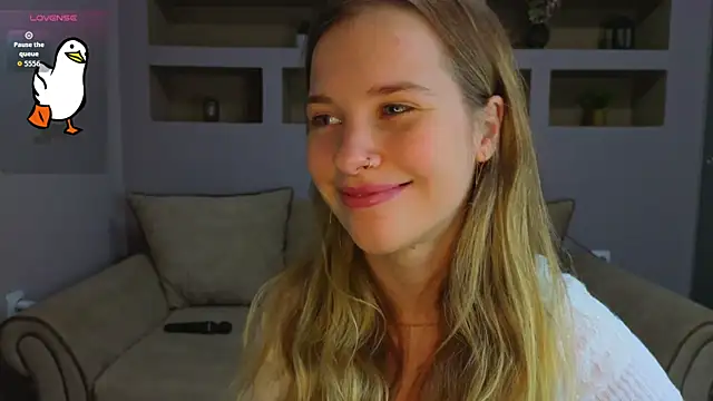 LinaCristonsen online show from 10/19/25, 05:26