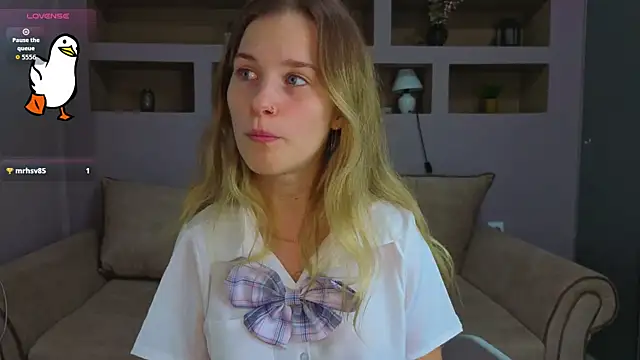 LinaCristonsen online show from 10/25/25, 02:28