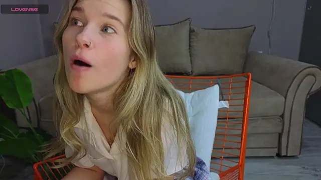 LinaCristonsen online show from 01/10/26, 04:24