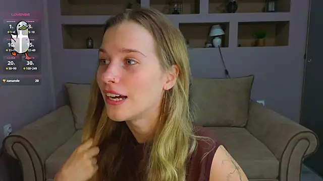 LinaCristonsen online show from 09/30/25, 06:03