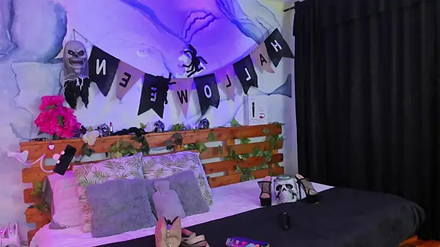 Perla Franco online show from 10/10/25, 05:08