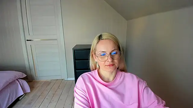 Snapshot of Alicee_Gracee chatting on 03/11/25, 12:28 Alicee Gracee online show from 03/11/25, 12:28