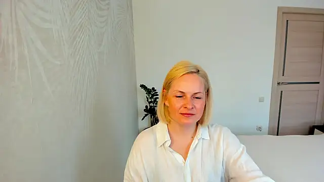Alicee Gracee online show from 04/22/26, 08:32