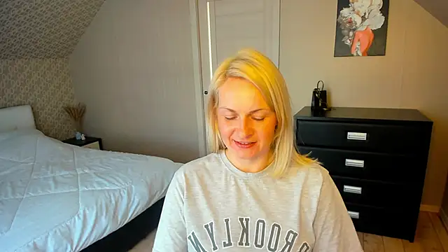 Snapshot of Alicee_Gracee chatting on 11/26/25, 10:15 Alicee Gracee online show from 11/26/25, 10:15