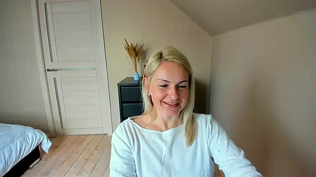 Snapshot of Alicee_Gracee chatting on 10/16/25, 07:27 Alicee Gracee online show from 10/16/25, 07:27