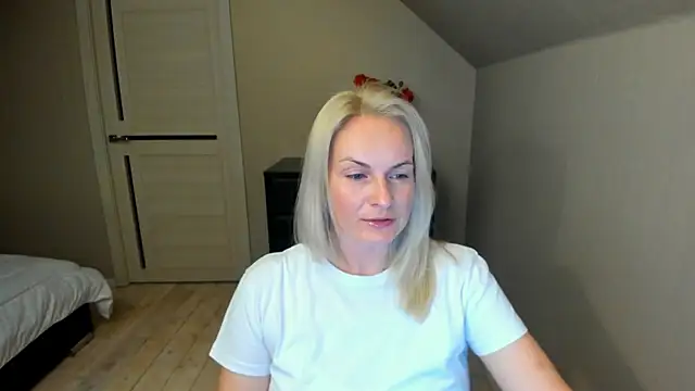 Snapshot of Alicee_Gracee chatting on 10/04/25, 06:31 Alicee Gracee online show from 10/04/25, 06:31