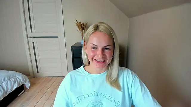 Snapshot of Alicee_Gracee chatting on 10/13/25, 08:38 Alicee Gracee online show from 10/13/25, 08:38