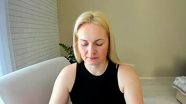 Snapshot of Alicee_Gracee chatting on 03/11/26, 11:04 Alicee Gracee online show from 03/11/26, 11:04