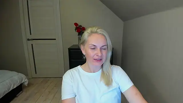 Snapshot of Alicee_Gracee chatting on 10/07/25, 06:42 Alicee Gracee online show from 10/07/25, 06:42