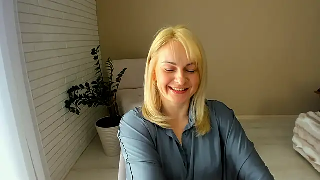 Snapshot of Alicee_Gracee chatting on 03/06/26, 10:32 Alicee Gracee online show from 03/06/26, 10:32