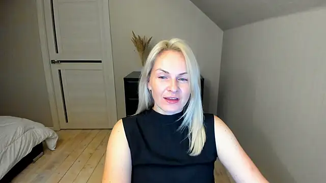 Snapshot of Alicee_Gracee chatting on 10/17/25, 07:37 Alicee Gracee online show from 10/17/25, 07:37
