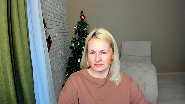 Snapshot of Alicee_Gracee chatting on 12/17/25, 12:10 Alicee Gracee online show from 12/17/25, 12:10