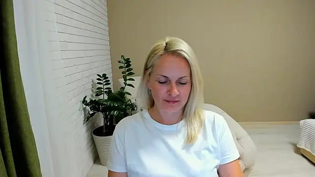 Snapshot of Alicee_Gracee chatting on 09/11/25, 08:09 Alicee Gracee online show from 09/11/25, 08:09