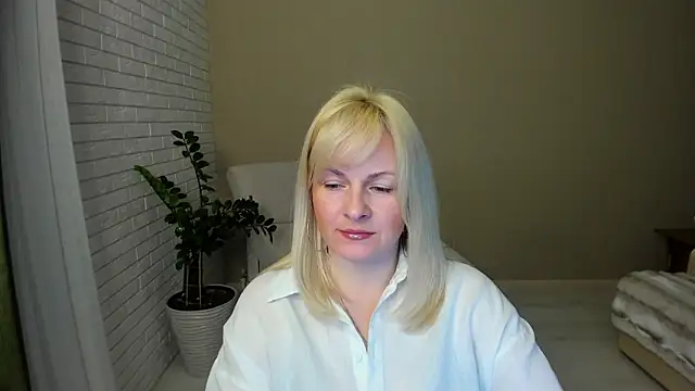 Snapshot of Alicee_Gracee chatting on 02/15/26, 04:50 Alicee Gracee online show from 02/15/26, 04:50