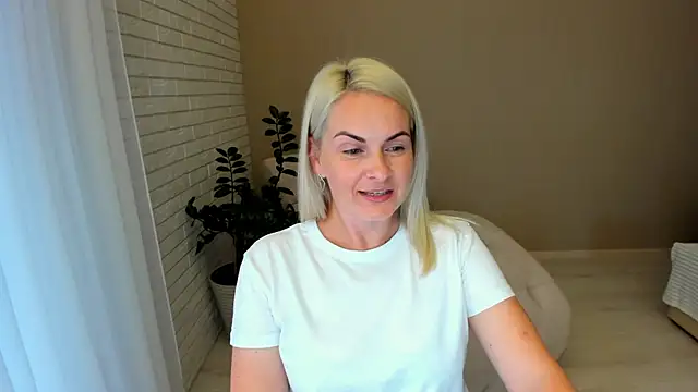 Snapshot of Alicee_Gracee chatting on 09/12/25, 02:39 Alicee Gracee online show from 09/12/25, 02:39