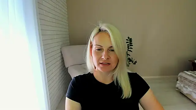 Snapshot of Alicee_Gracee chatting on 09/23/25, 08:10 Alicee Gracee online show from 09/23/25, 08:10