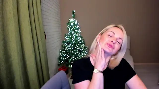 Snapshot of Alicee_Gracee chatting on 12/13/25, 08:04 Alicee Gracee online show from 12/13/25, 08:04