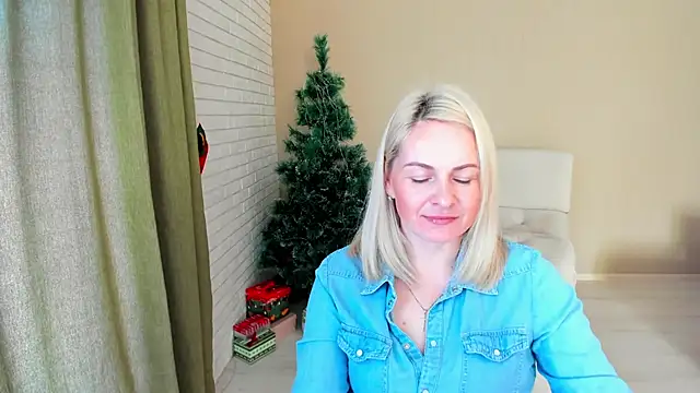 Snapshot of Alicee_Gracee chatting on 12/15/25, 10:21 Alicee Gracee online show from 12/15/25, 10:21