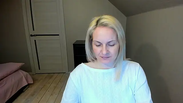 Snapshot of Alicee_Gracee chatting on 03/06/25, 06:37 Alicee Gracee online show from 03/06/25, 06:37