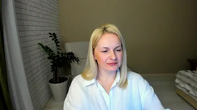 Snapshot of Alicee_Gracee chatting on 02/16/26, 07:45 Alicee Gracee online show from 02/16/26, 07:45