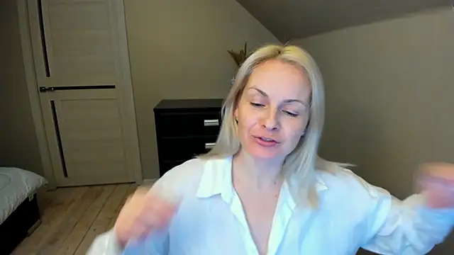 Snapshot of Alicee_Gracee chatting on 02/15/25, 07:28 Alicee Gracee online show from 02/15/25, 07:28