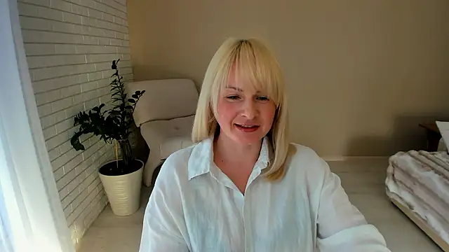 Snapshot of Alicee_Gracee chatting on 02/21/26, 12:18 Alicee Gracee online show from 02/21/26, 12:18