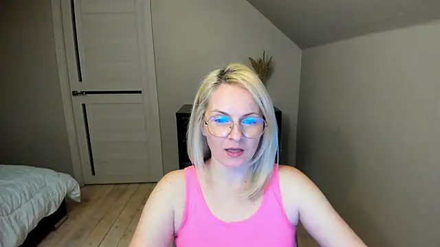 Snapshot of Alicee_Gracee chatting on 03/17/25, 06:11 Alicee Gracee online show from 03/17/25, 06:11