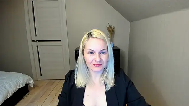 Snapshot of Alicee_Gracee chatting on 03/19/25, 06:44 Alicee Gracee online show from 03/19/25, 06:44