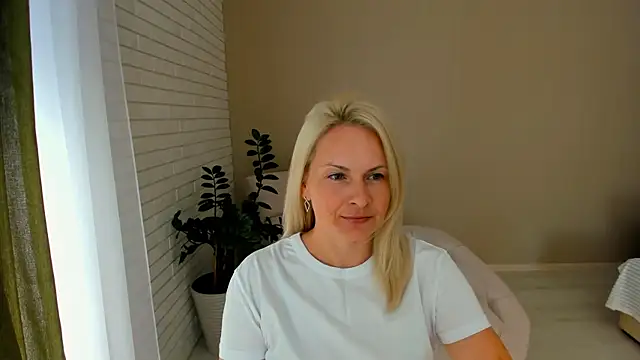 Snapshot of Alicee_Gracee chatting on 09/11/25, 07:52 Alicee Gracee online show from 09/11/25, 07:52