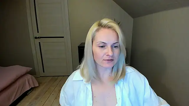 Snapshot of Alicee_Gracee chatting on 03/05/25, 06:23 Alicee Gracee online show from 03/05/25, 06:23