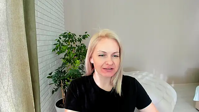 Snapshot of Alicee_Gracee chatting on 02/08/25, 08:31 Alicee Gracee online show from 02/08/25, 08:31