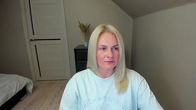Snapshot of Alicee_Gracee chatting on 10/12/25, 06:53 Alicee Gracee online show from 10/12/25, 06:53