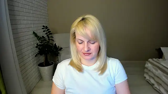 Snapshot of Alicee_Gracee chatting on 02/24/26, 06:31 Alicee Gracee online show from 02/24/26, 06:31