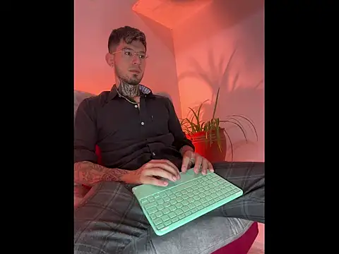 Anthony-Martin online show from 11/04/25, 01:15