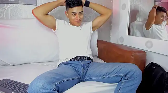 Snapshot of Lucii_fer_ chatting on 02/25/25, 02:37 Lucii fer online show from 02/25/25, 02:37