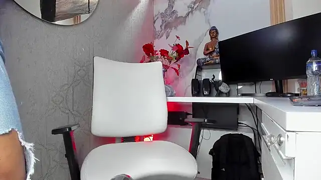 Lucii fer  online show from 05/11/26, 11:55