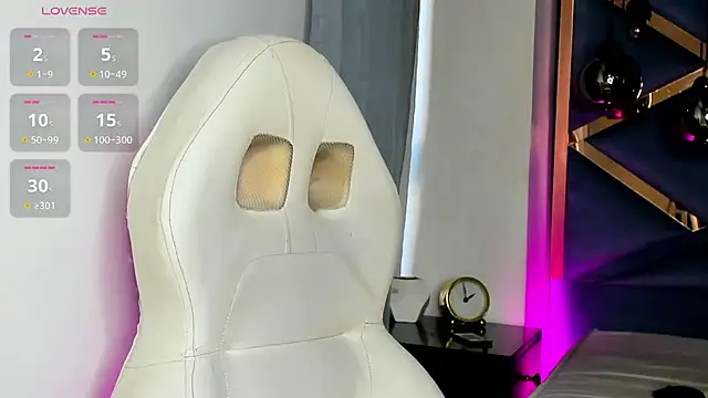 Snapshot of Lucii_fer_ chatting on 11/23/25, 12:04 Lucii fer online show from 11/23/25, 12:04