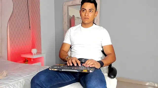 Lucii fer  online show from 02/09/26, 11:30